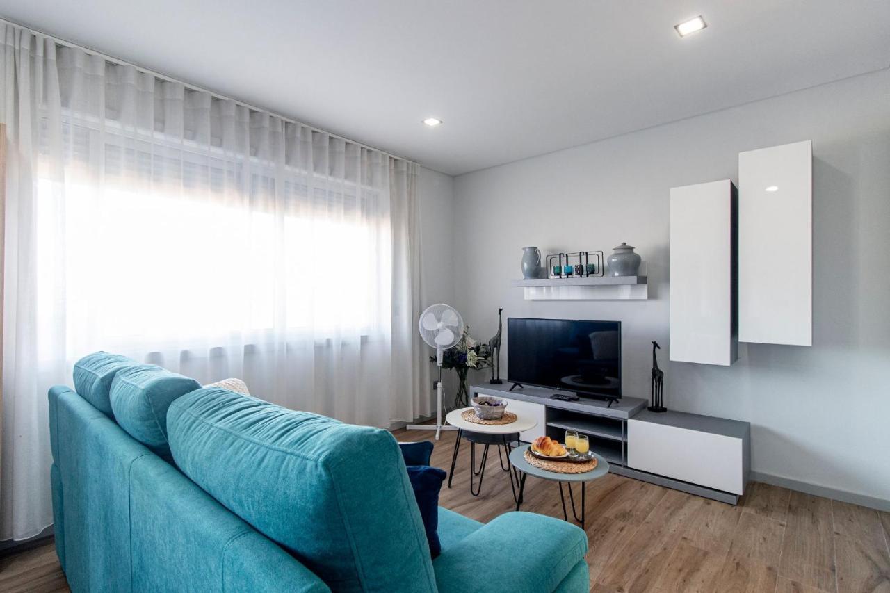 Downtown 1Br Apartment W/ Balcony By Lovelystay Porto Luaran gambar