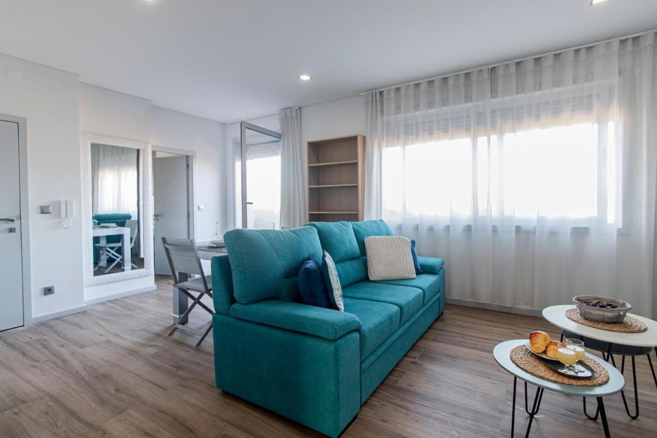 Downtown 1Br Apartment W/ Balcony By Lovelystay Porto Luaran gambar