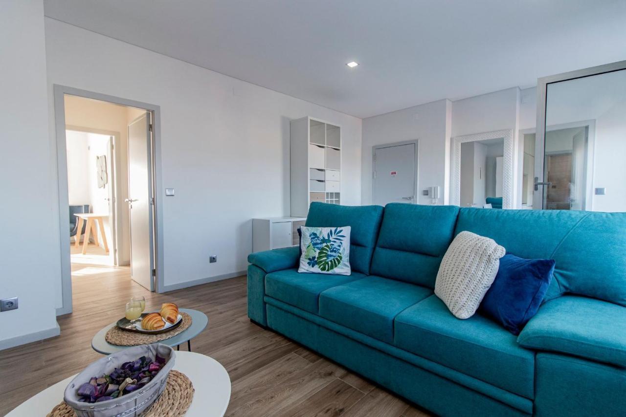 Downtown 1Br Apartment W/ Balcony By Lovelystay Porto Luaran gambar