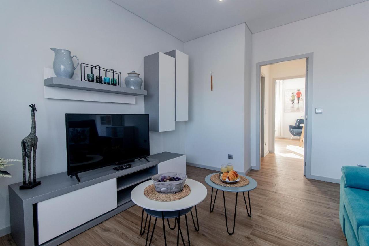 Downtown 1Br Apartment W/ Balcony By Lovelystay Porto Luaran gambar