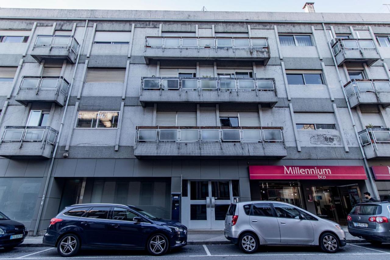 Downtown 1Br Apartment W/ Balcony By Lovelystay Porto Luaran gambar