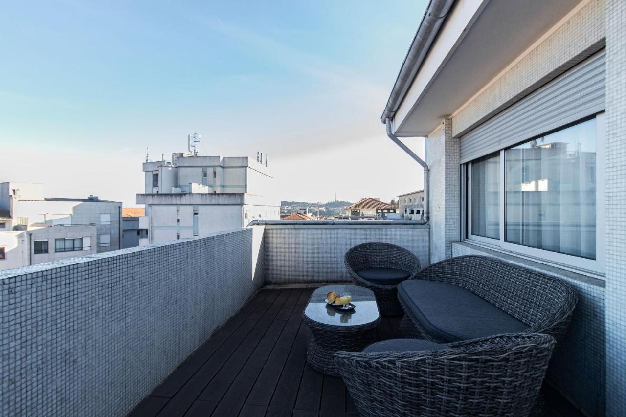 Downtown 1Br Apartment W/ Balcony By Lovelystay Porto Luaran gambar