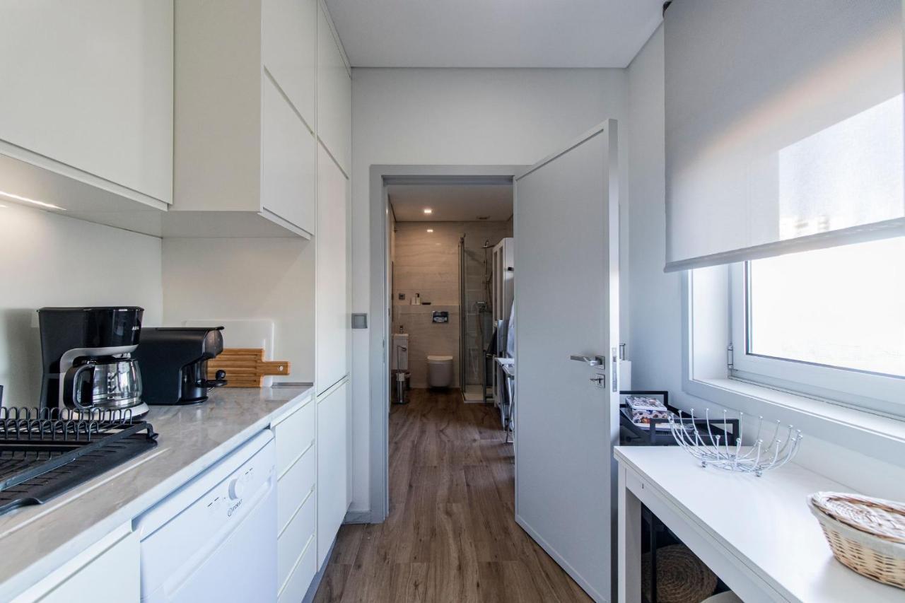 Downtown 1Br Apartment W/ Balcony By Lovelystay Porto Luaran gambar