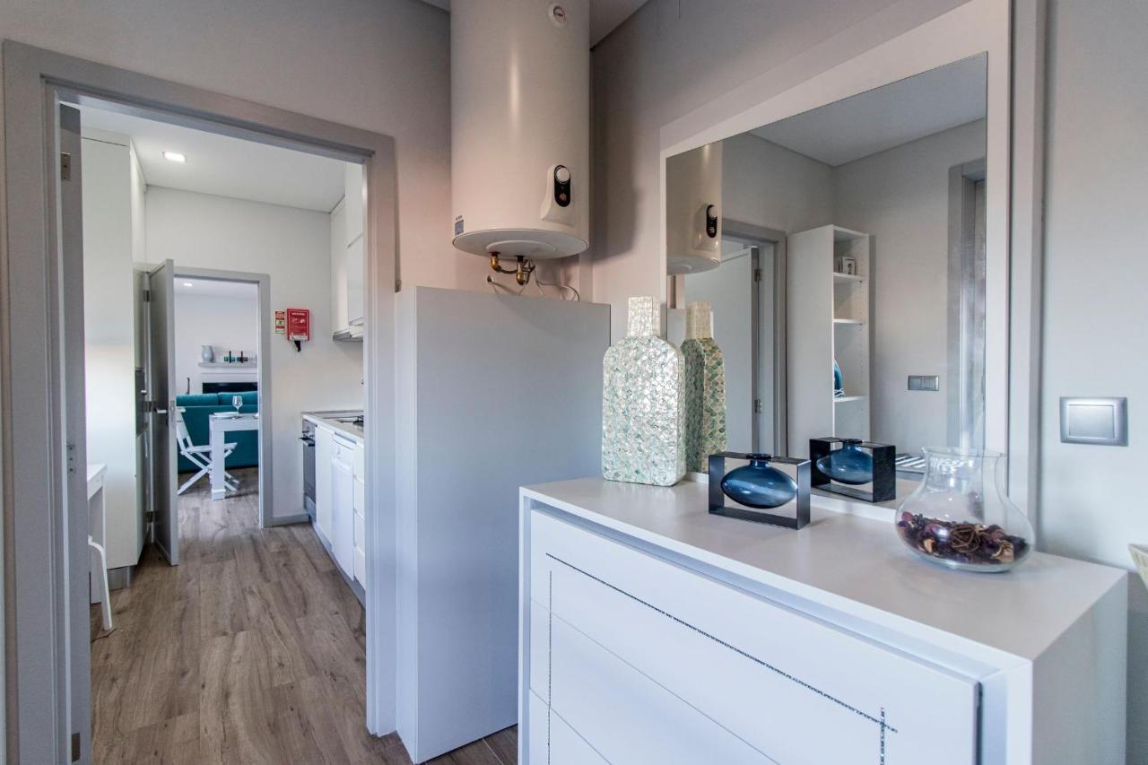 Downtown 1Br Apartment W/ Balcony By Lovelystay Porto Luaran gambar